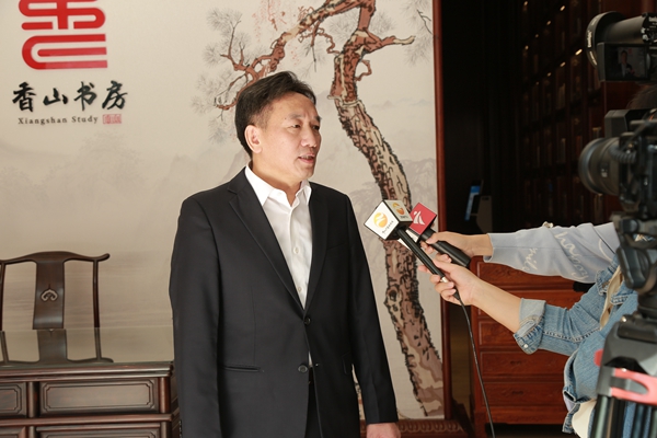 高級工藝美術(shù)師、國方家居創(chuàng)始人陳新平接受媒體采訪