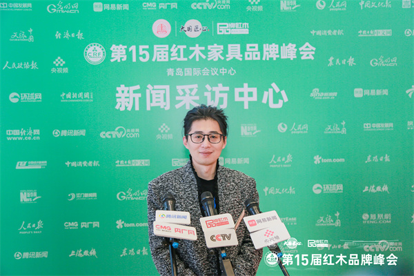 拾貳空間主理人金如箭接受媒體采訪 拾貳空間主理人金如箭接受媒體采訪