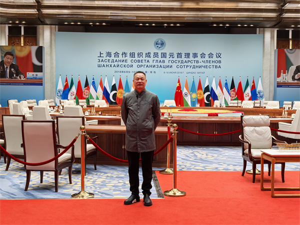 榮鼎軒董事長徐榮桃出席第15屆紅木家具品牌峰會(huì) 榮鼎軒董事長徐榮桃出席第15屆紅木家具品牌峰會(huì)