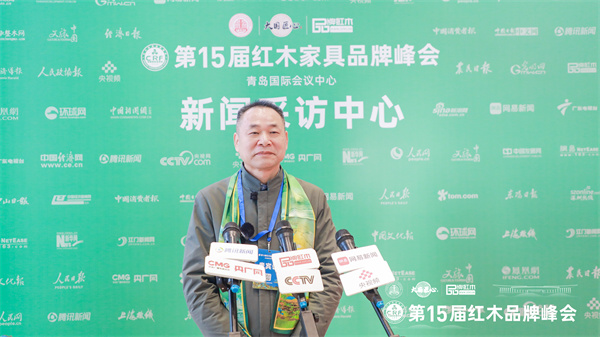 榮鼎軒董事長徐榮桃接受媒體采訪 榮鼎軒董事長徐榮桃接受媒體采訪