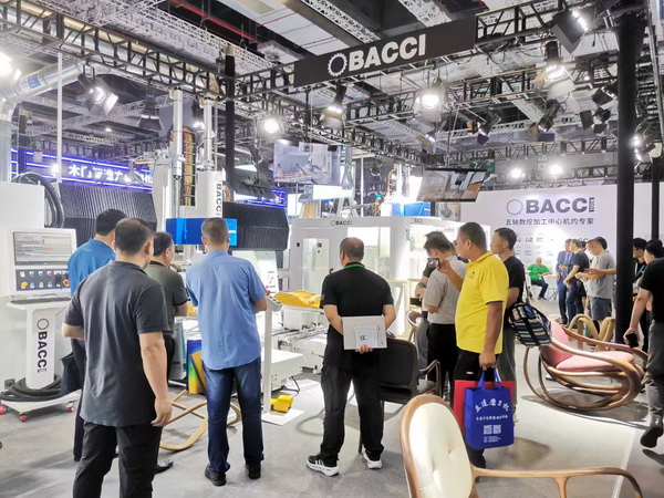 巴吉五軸先進(jìn)設(shè)備在展會(huì)現(xiàn)場吸引眾多參展者關(guān)注 巴吉五軸先進(jìn)設(shè)備在展會(huì)現(xiàn)場吸引眾多參展者關(guān)注