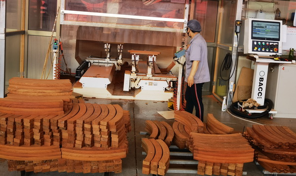 巴吉五軸已成為國內(nèi)眾多頭部紅木品牌智造生產(chǎn)設(shè)備的戰(zhàn)略合作伙伴 巴吉五軸已成為國內(nèi)眾多頭部紅木品牌智造生產(chǎn)設(shè)備的戰(zhàn)略合作伙伴