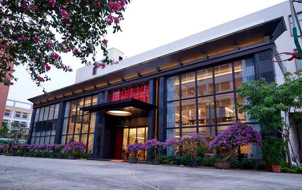 雄業(yè)家具新展廳外景 雄業(yè)家具新展廳外景