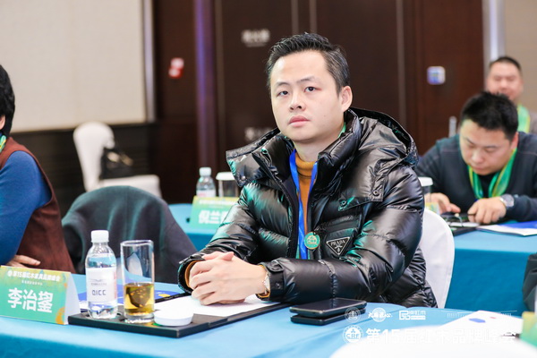 中港紅木總經(jīng)理李治鋆受邀出席第15屆紅木家具品牌峰會(huì) 中港紅木總經(jīng)理李治鋆受邀出席第15屆紅木家具品牌峰會(huì)