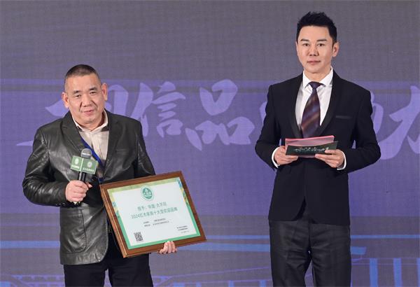 獲2024十大受歡迎品牌，華廈·大不同接受央視主持人采訪