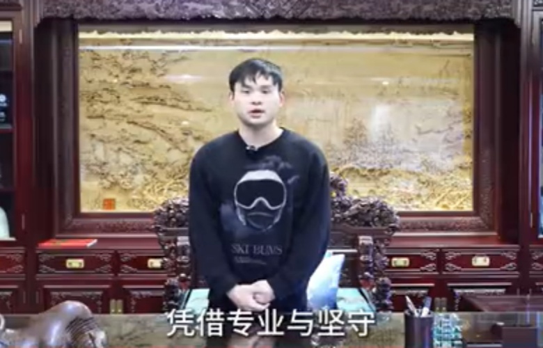 海強(qiáng)紅木總經(jīng)理馬愷強(qiáng)向全國家具人拜年