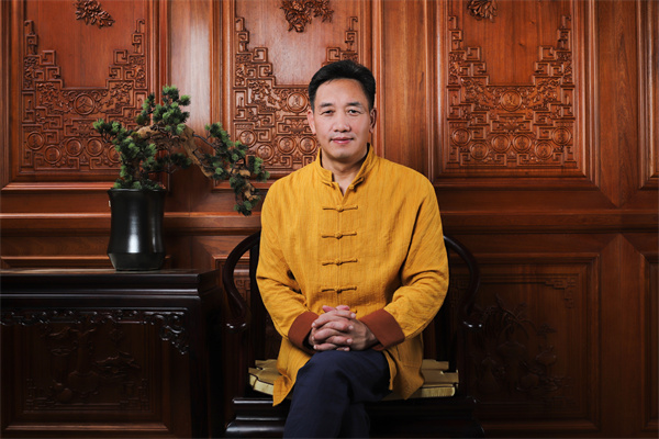 以匠心鑄就時代華章，紅木整裝大師陳新平當之無愧！