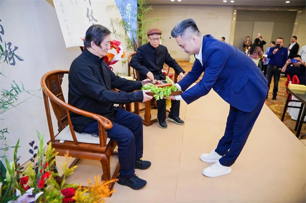 師承之路 | 明式家具技藝傳承，東遇吳春飛接棒