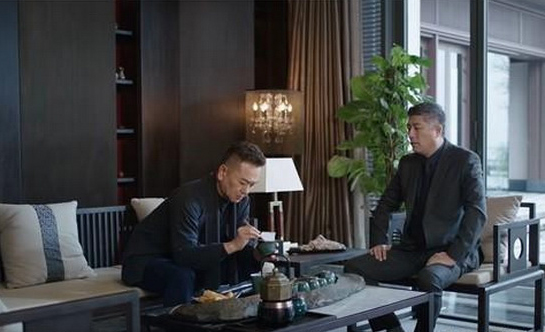 《都挺好》里的新中式家具保留了中式美感,又融入了現(xiàn)代裝飾風格 《都挺好》里的新中式家具保留了中式美感,又融入了現(xiàn)代裝飾風格