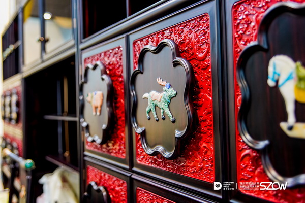 紅寶軒·央璽《中良茶空間》將非遺技藝與國(guó)潮美學(xué)巧妙融合 紅寶軒·央璽《中良茶空間》將非遺技藝與國(guó)潮美學(xué)巧妙融合