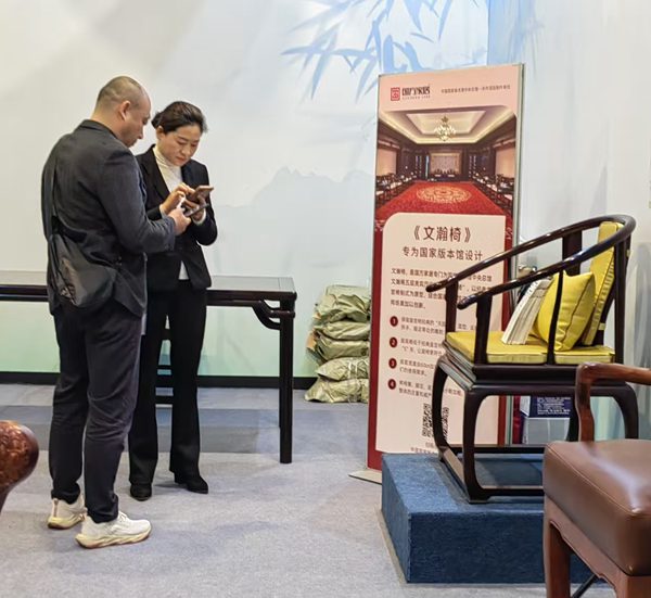國(guó)方家居《文瀚椅》展區(qū)現(xiàn)場(chǎng) 國(guó)方家居《文瀚椅》展區(qū)現(xiàn)場(chǎng)
