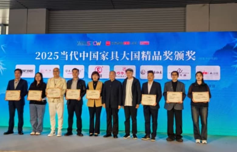 8件紅木精品榮獲“大國(guó)精品獎(jiǎng)”：傳承非遺技藝，引領(lǐng)國(guó)潮風(fēng)尚