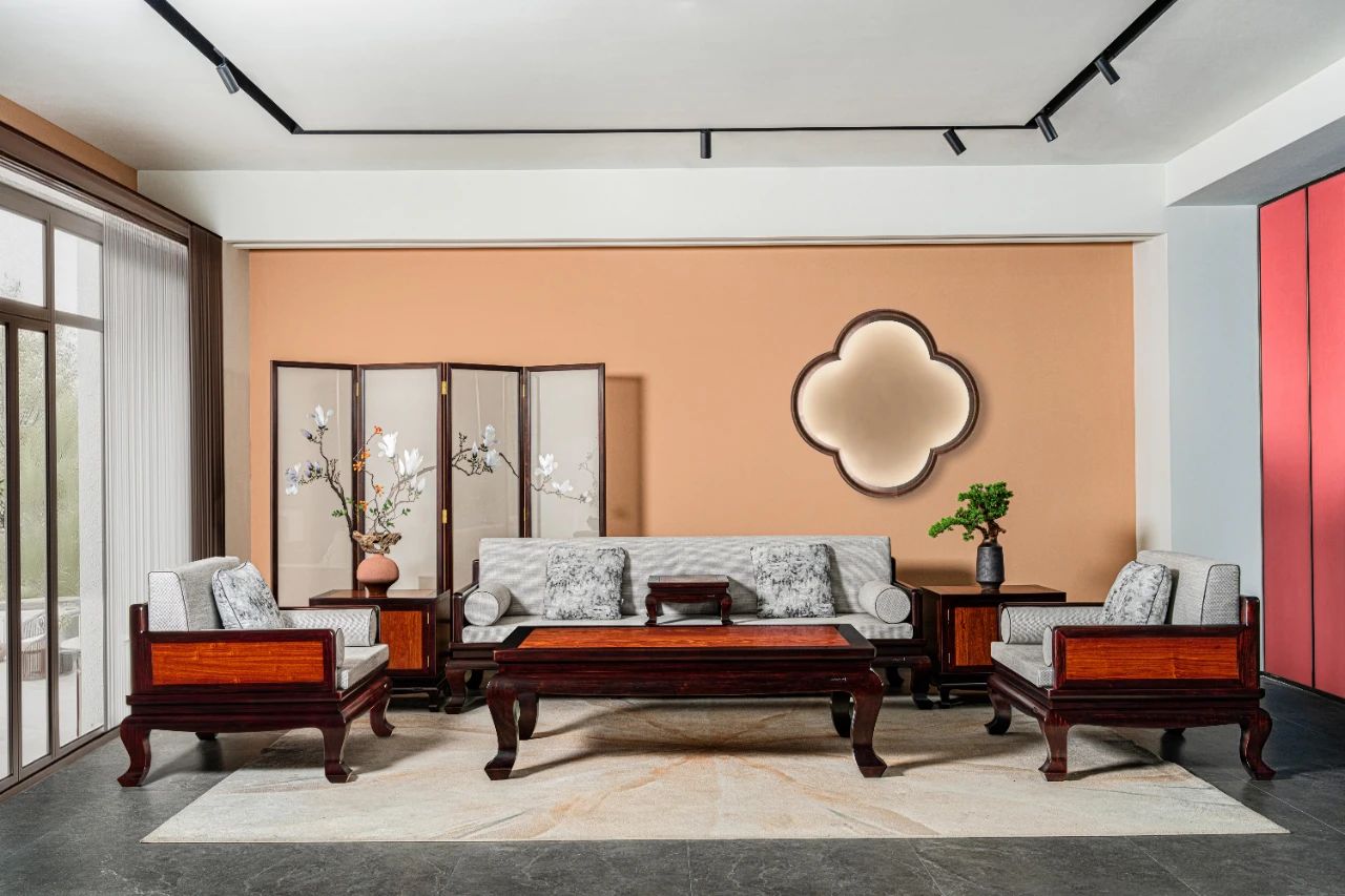 巧奪天工紅木：輕奢質(zhì)感進(jìn)階指南：這款沙發(fā)讓客廳高級感十足