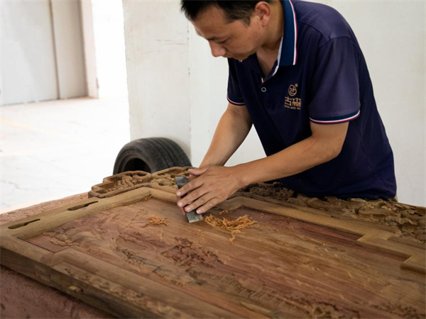 古森紅木以木為骨,以藝為魂,匠心雕琢 古森紅木以木為骨,以藝為魂,匠心雕琢