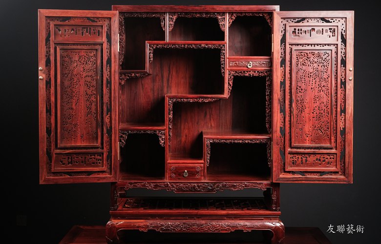 產(chǎn)品測(cè)評(píng)|友聯(lián)·家《紫檀精雕花鳥(niǎo)帶托泥方角柜》