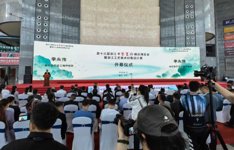 雙金閃耀！李忠信紅木浙江工美展再樹行業(yè)標桿