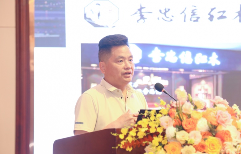 四月高光 | 李忠信紅木榮膺新榮，匠心傳承再鑄行業(yè)新輝煌