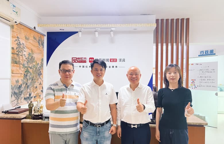 全聯(lián)民間文物藝術(shù)品商會文創(chuàng)分會會長一行到訪中山 共探紅木文創(chuàng)發(fā)展新路徑
