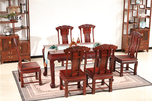 巴里黃檀餐桌：家居空間的實(shí)用美學(xué)典范 | 清韻紅木