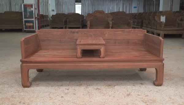 古森紅木羅漢床靠背板、側(cè)板、面板均采用“一木開”選材