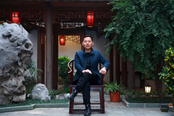 從匠人到領(lǐng)航者：萬事紅蔣國(guó)洪的微凹黃檀之路