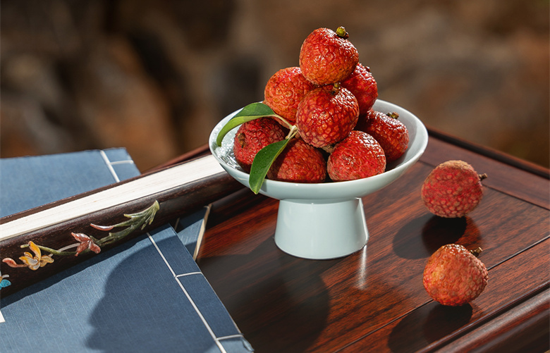 巧奪天工紅木｜從《長(zhǎng)安的荔枝》看傳世精品的“保值”之道