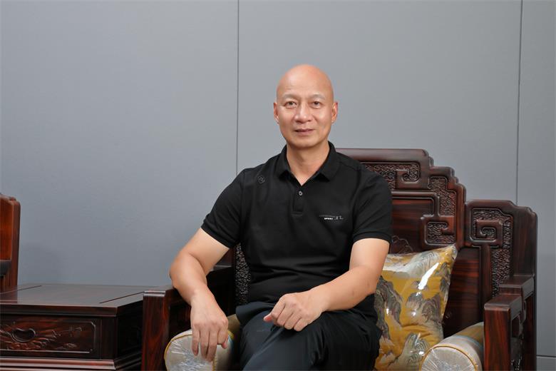 鼎遠(yuǎn)辰紅木金欽全：擇一事終一生，書寫紅木大師的傳奇篇章