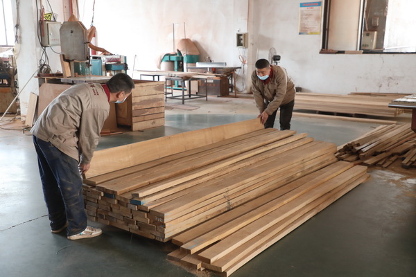 明清閣高端木材堆料區(qū)，甄選全球珍稀原木