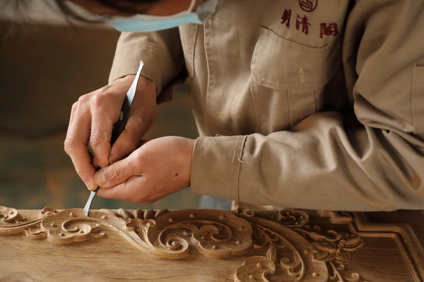 明清閣以宮廷級(jí)古法匠心為魂，創(chuàng)領(lǐng)中式整裝木作首選品牌