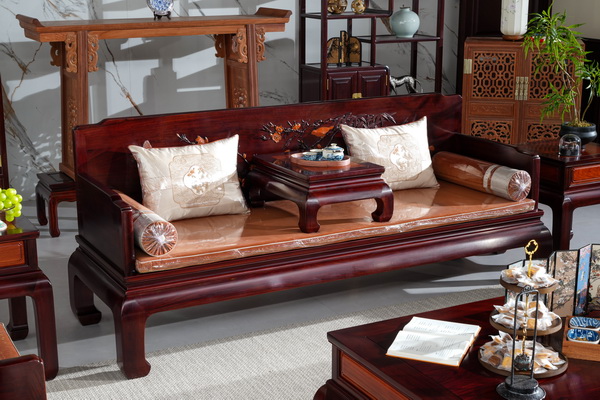 《棲云沙發(fā)》結(jié)構(gòu)牢固用料厚重,三人位靠背也可拆卸便于運(yùn)輸 《棲云沙發(fā)》結(jié)構(gòu)牢固用料厚重,三人位靠背也可拆卸便于運(yùn)輸