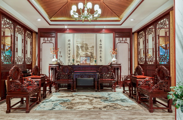 萬(wàn)事紅紅木：二十七載專(zhuān)一微凹黃檀，成就萬(wàn)千客戶(hù)的口碑之選