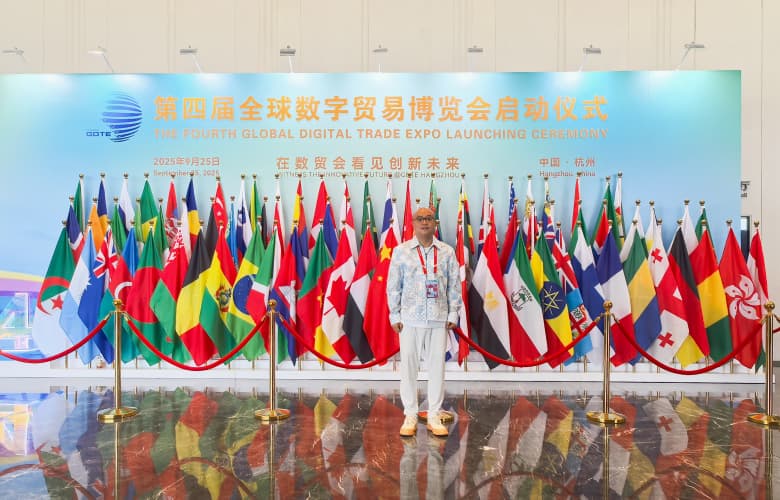 卓木王總裁杜長(zhǎng)江出席網(wǎng)易未來(lái)大會(huì)，探索“AI+紅木”新可能