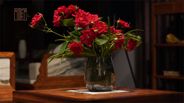 大紅酸枝精品家具：現(xiàn)代家居的理想選擇 | 名雅居紅木