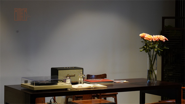 大紅酸枝精品家具：傳統(tǒng)與現(xiàn)代的完美交響 | 名雅居紅木