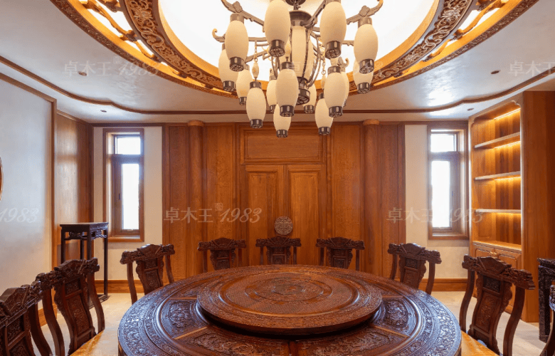 卓木王紅木整裝餐廳案例：木韻華章，宴啟乾坤