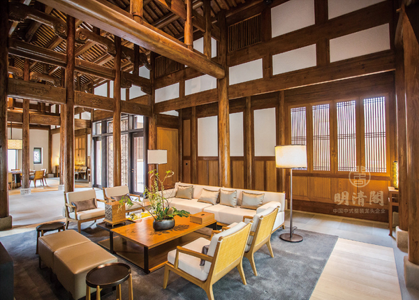 明清閣在“上海養(yǎng)云安縵酒店”項目中的門窗、護(hù)墻板、地板等——均選用緬甸柚木，并以全榫卯結(jié)構(gòu)工藝打造