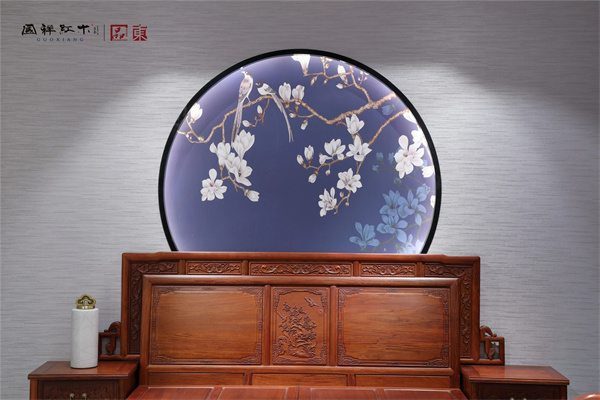 東陽(yáng)緬甸花梨家具廠家國(guó)祥紅木：匠造敬歲月，木心承孝思