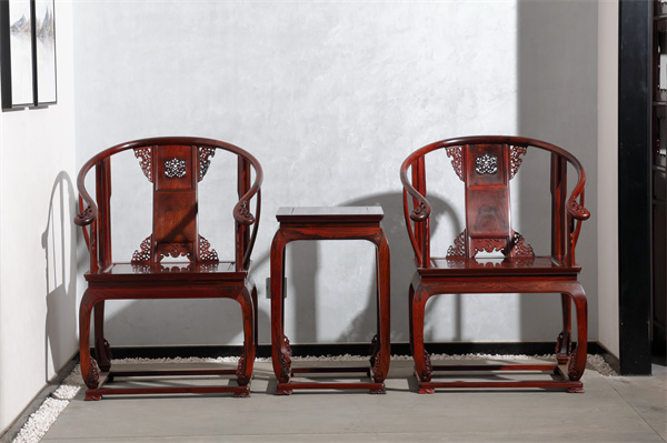 闊葉黃檀家具廠家推薦鼎遠辰紅木：以木見心性，締造傳世家