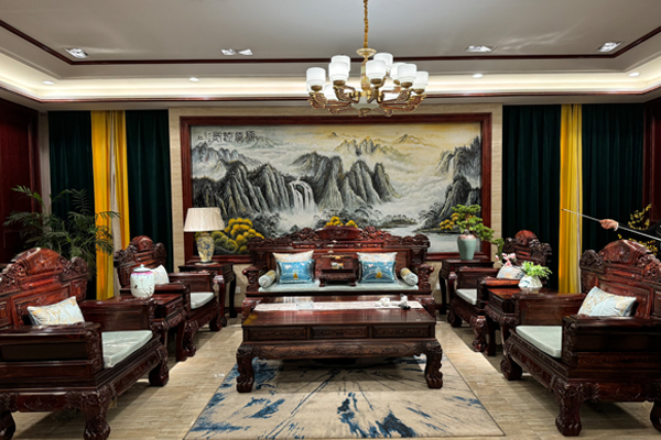 微凹黃檀品牌·萬事紅紅木：于方寸間，鐫刻生活的詩意與安寧