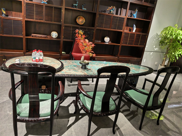 條紋烏木家具品牌東林書院：以創(chuàng)新精神重塑新中式美學(xué)