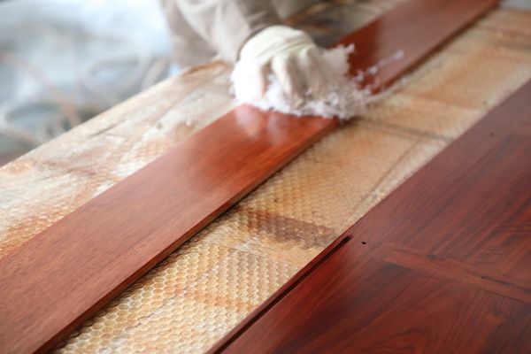 明清閣使用環(huán)保漆飾,讓木紋肌理與天然木香成為空間最本真的裝飾 明清閣使用環(huán)保漆飾,讓木紋肌理與天然木香成為空間最本真的裝飾