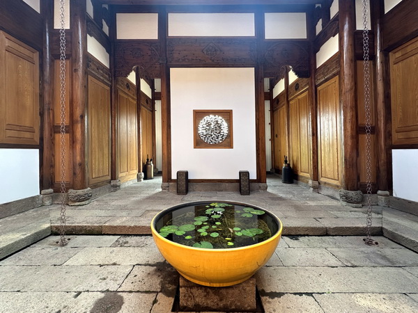 明清閣“上海張總古宅”項(xiàng)目的布局中軸對(duì)稱,天井四水歸堂的格局暗合財(cái)源匯聚 明清閣“上海張總古宅”項(xiàng)目的布局中軸對(duì)稱,天井四水歸堂的格局暗合財(cái)源匯聚